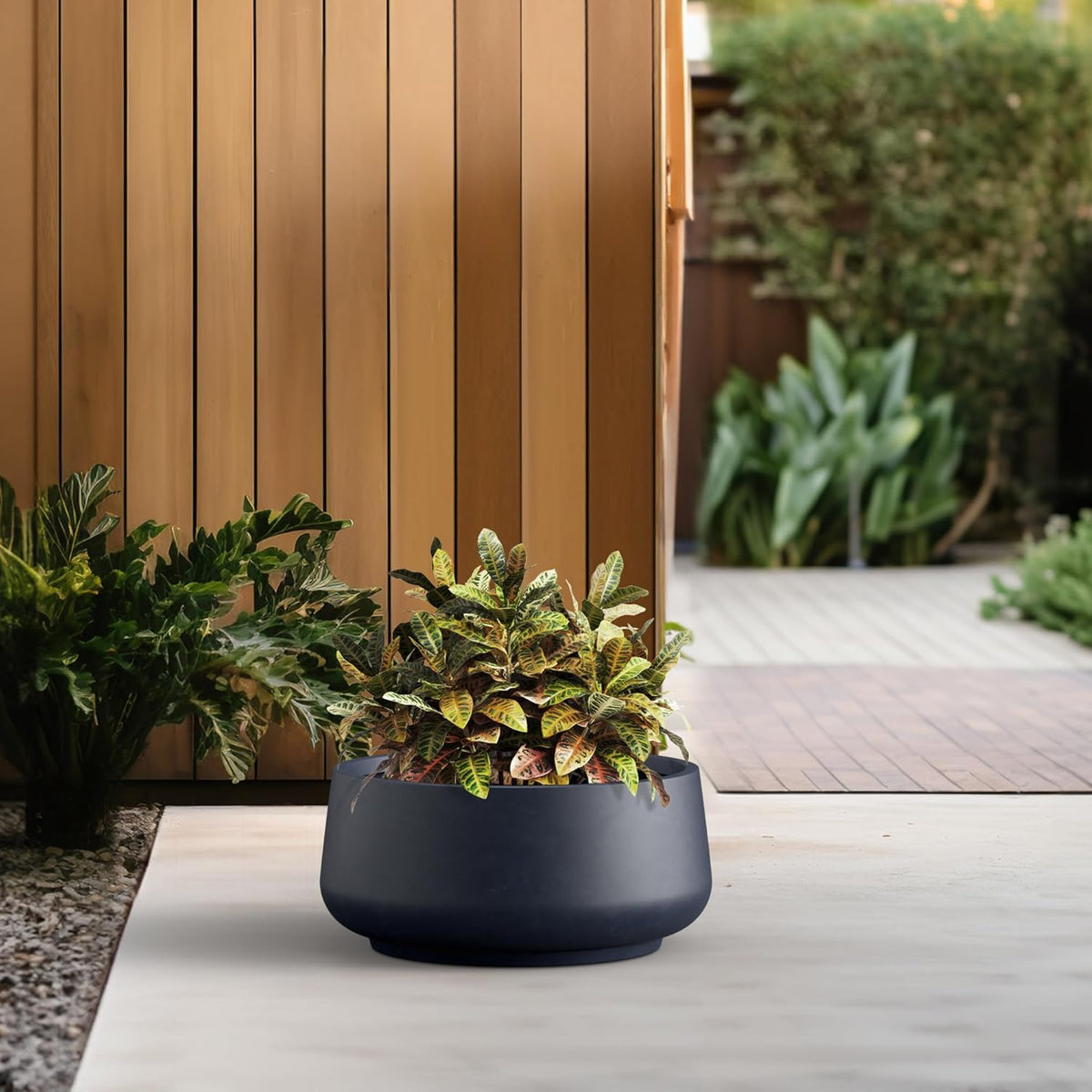 Kante 16.1" Dia Round Curvy Concrete Planter, Large Plant Pots with Drainage Hole and Rubber Plug