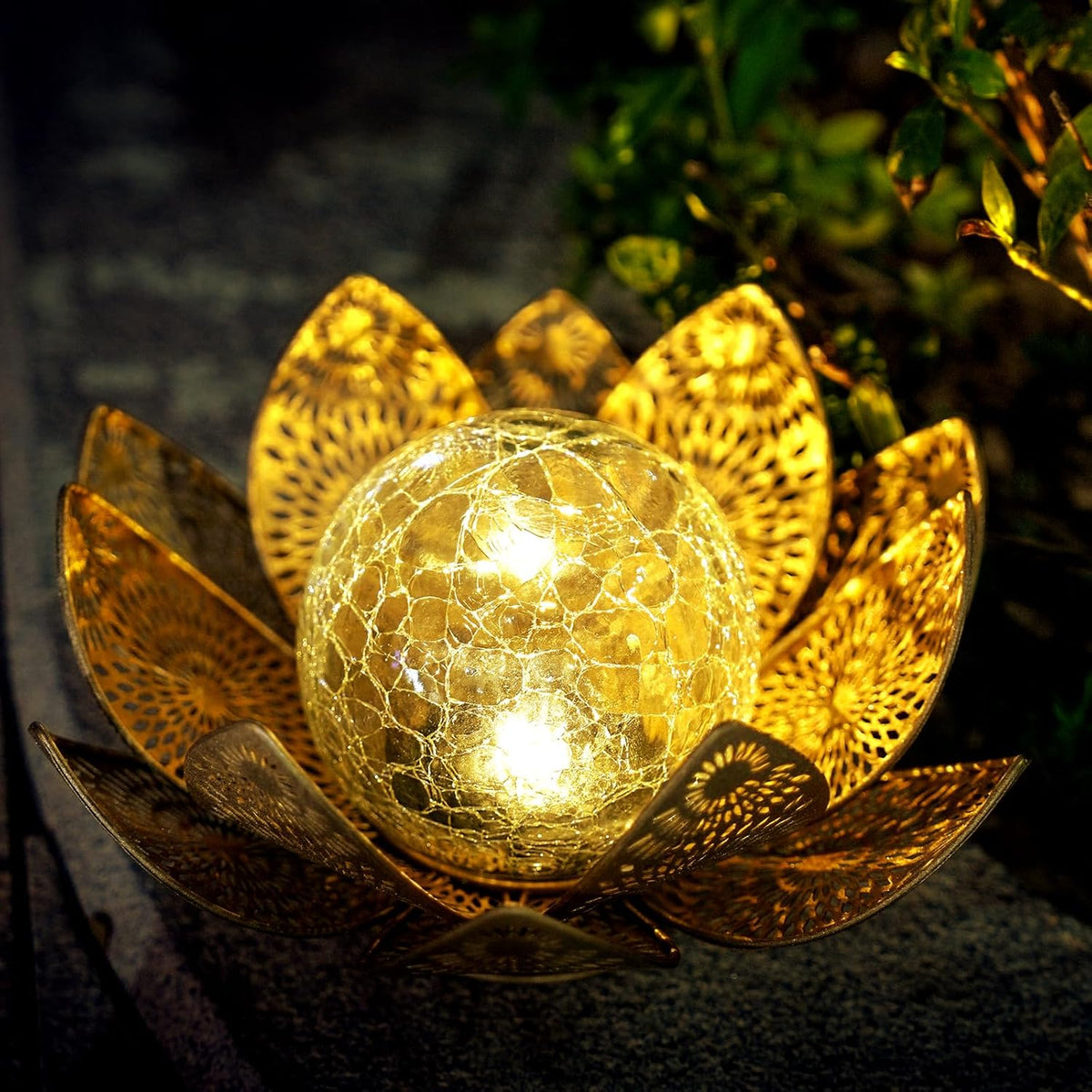 Solar Lights Outdoor Waterproof Lotus Flower Metal Yard Art Decoration Crackle Globe Glass Solar