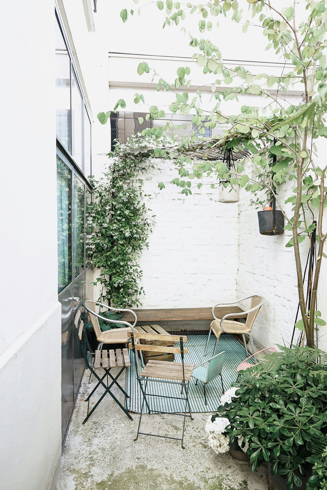 How to Create a Relaxing Evening Garden Oasis