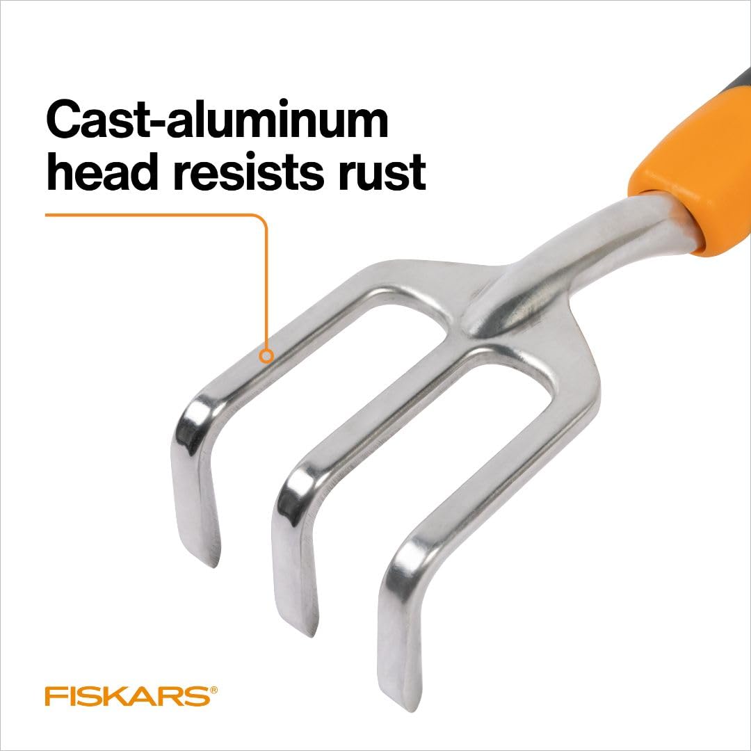 Fiskars Ergo Garden Cultivator, Hand Tool for Digging, Aerating & Weeding