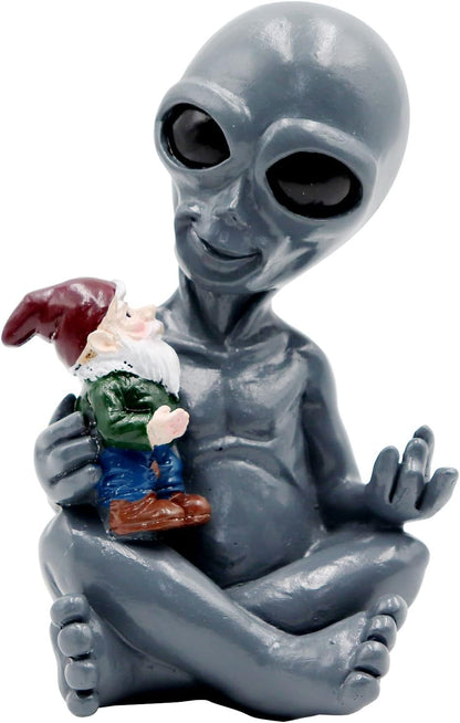 Dnoifne Alien Hugging Gnome Garden Decoration Statue, Resin Alien Dwarf Statue, Waterproof Garden
