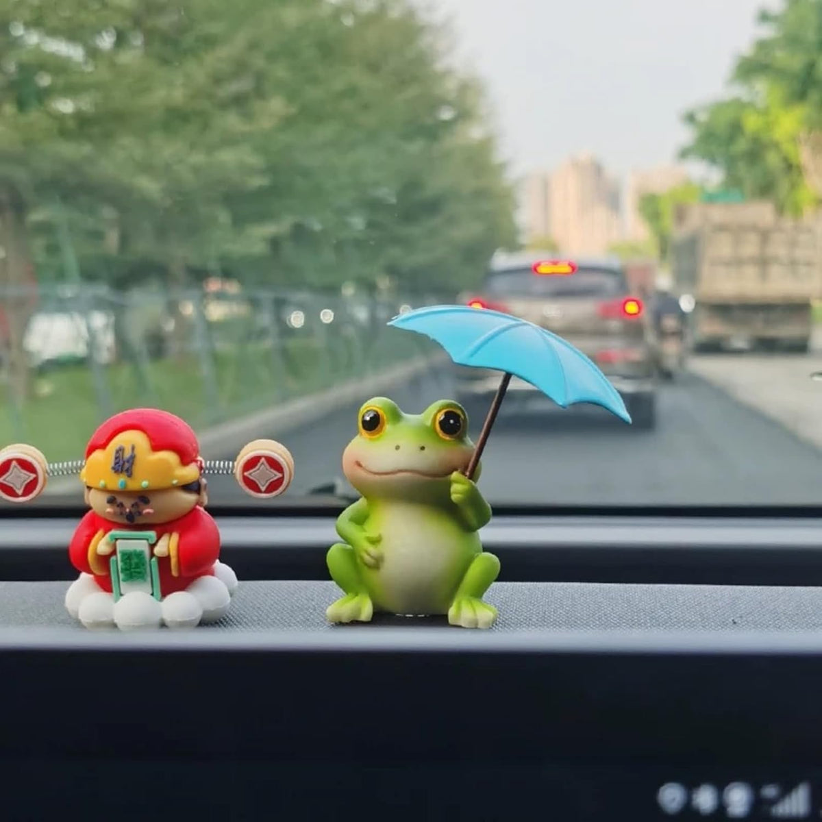 Frog Figurine with Umbrella, Decorative Outdoor Statue Set of 2,Collection Miniature Fairy Garden