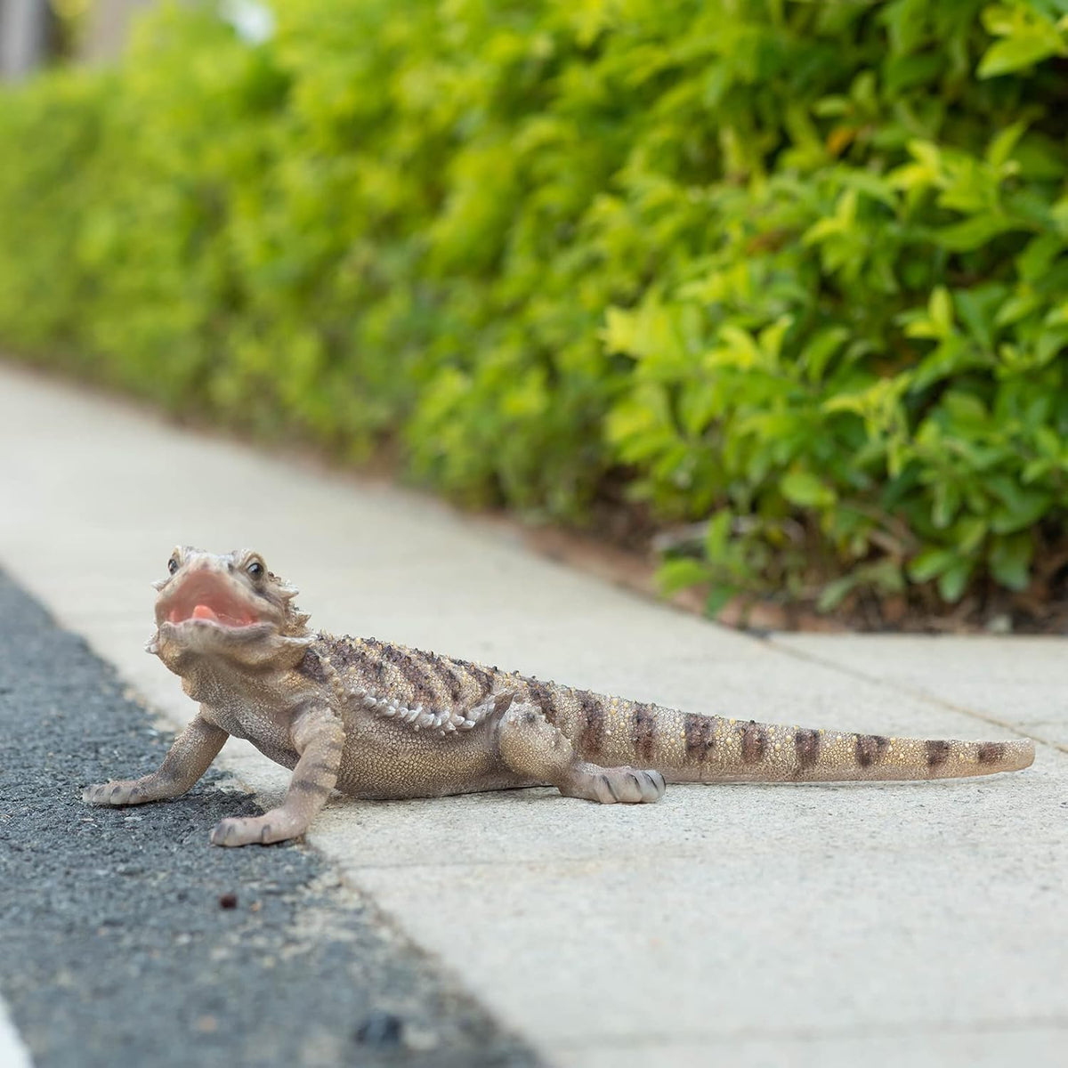 Garden Lizard Statue - Resin Sculpture of Reptiles, Suitable for Outdoor and Courtyard Decoration