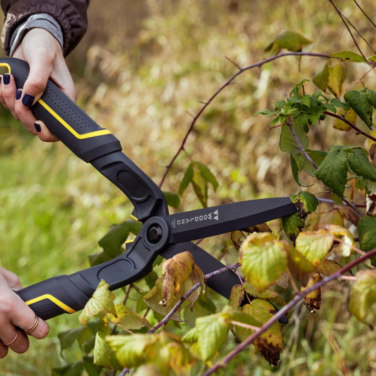 Woodland Tools Duralight Hedge Shears, 16 Inch Lightweight Manual Hedge Clippers with 7.5 Inch Non