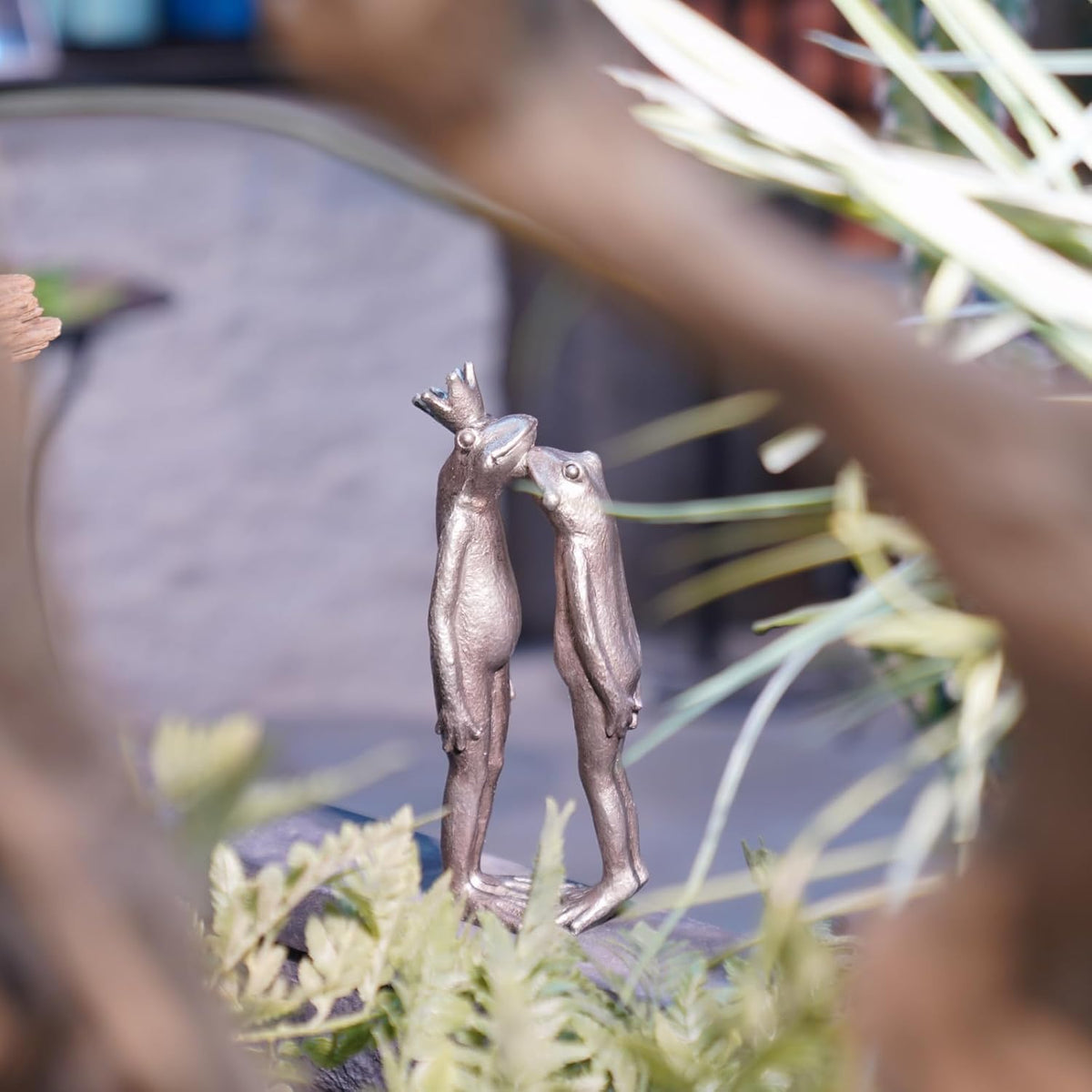 Frog Decor Garden Statue Decor Outside - Couple Kiss Plog Statue Outside Frog Figurines for Yard