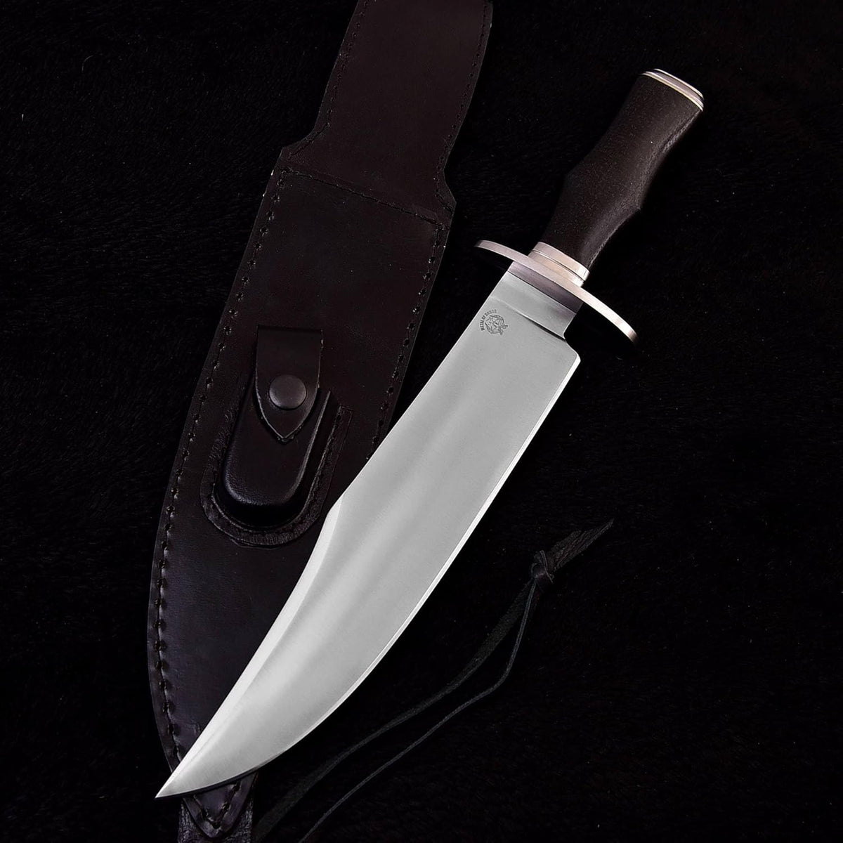 Survival Hunting Knife with Sheath, Handmade 15-inch Full Tang D2 Fixed Blade Tactical Bowie Knife
