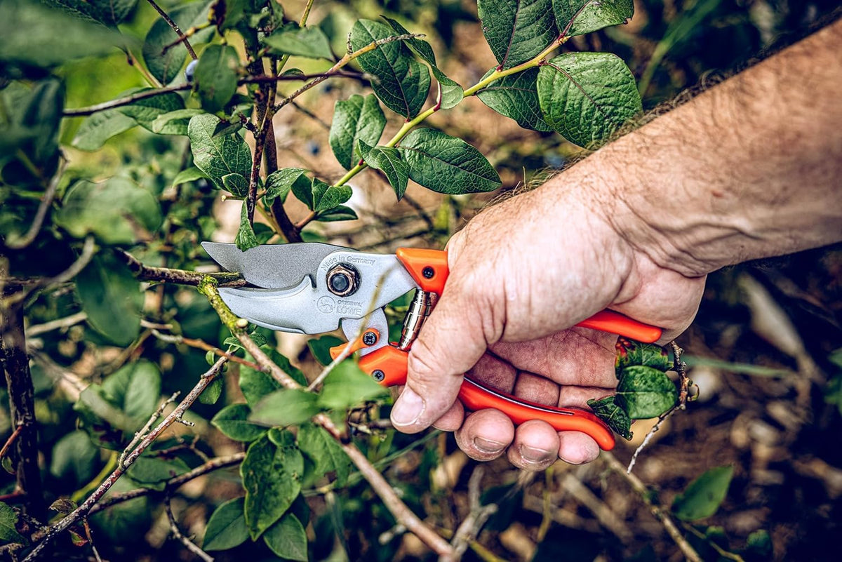 Original LÖWE 9 Bypass Pruning Shears 9.104 with Adjustable Grip Width - Sharp Carbon Steel Blades
