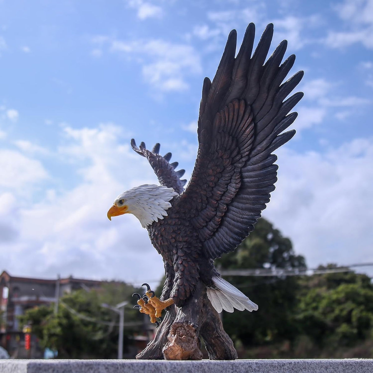 Magnificent Bald Eagle Statue - Durable Resin Outdoor Garden Sculpture & Yard Art Decor for Lawn