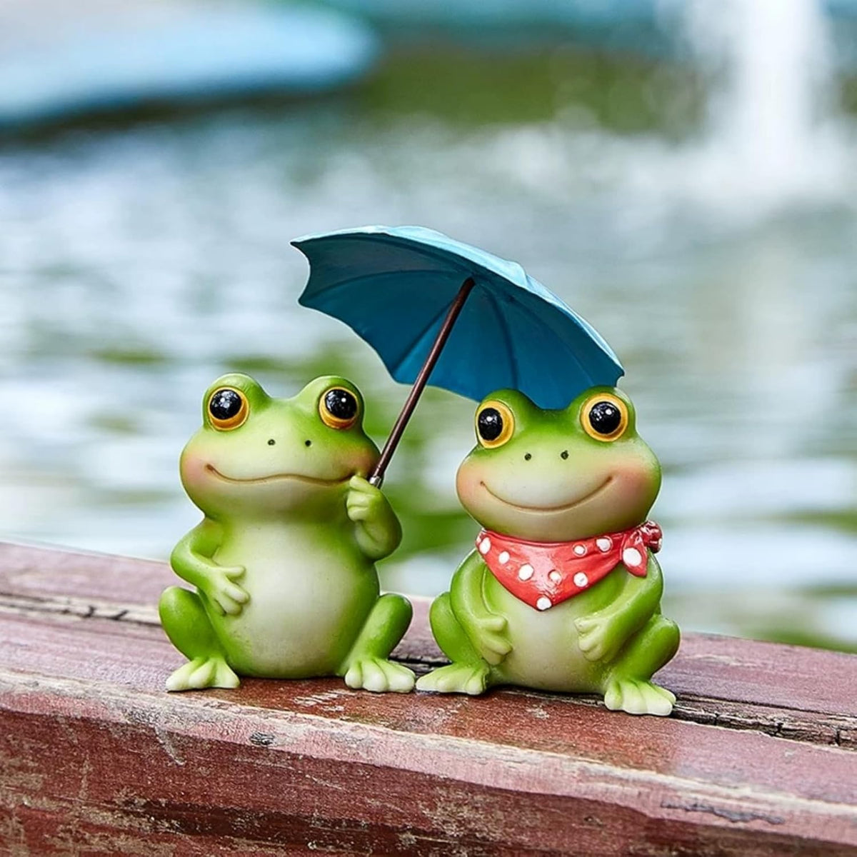Frog Figurine with Umbrella, Decorative Outdoor Statue Set of 2,Collection Miniature Fairy Garden