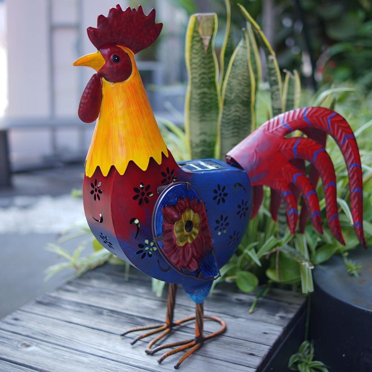 LIFFY Metal Chicken Yard Art,18" Solar Rooster Garden Statues Outdoor,Farm Animal Lawn Decorations