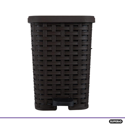 Superio Mini Trash Can with Foot Pedal Small Outdoor Garbage Can with Lid, 1.5 Gallon Plastic Waste