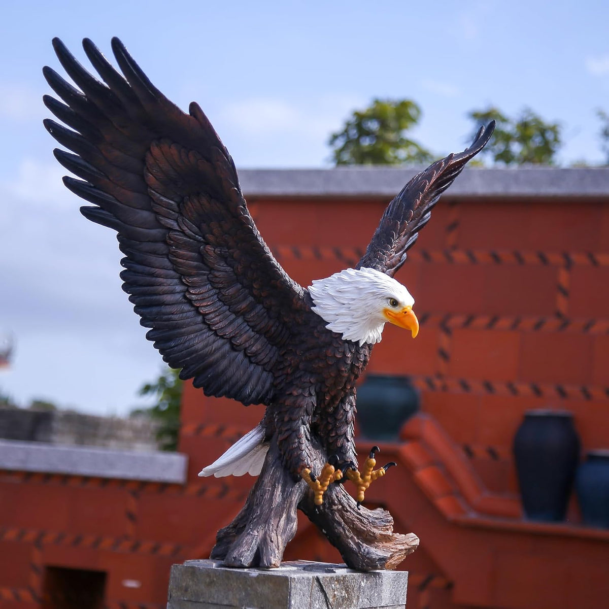 Magnificent Bald Eagle Statue - Durable Resin Outdoor Garden Sculpture & Yard Art Decor for Lawn
