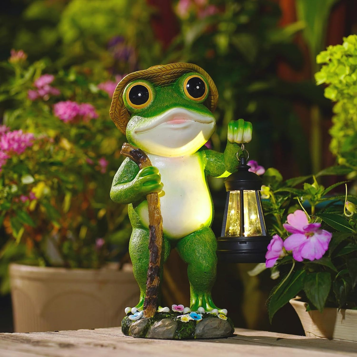 Solar Frog Garden Decor with Lantern Outdoor Statue for Patio Pathway Frog Figurine for Yard
