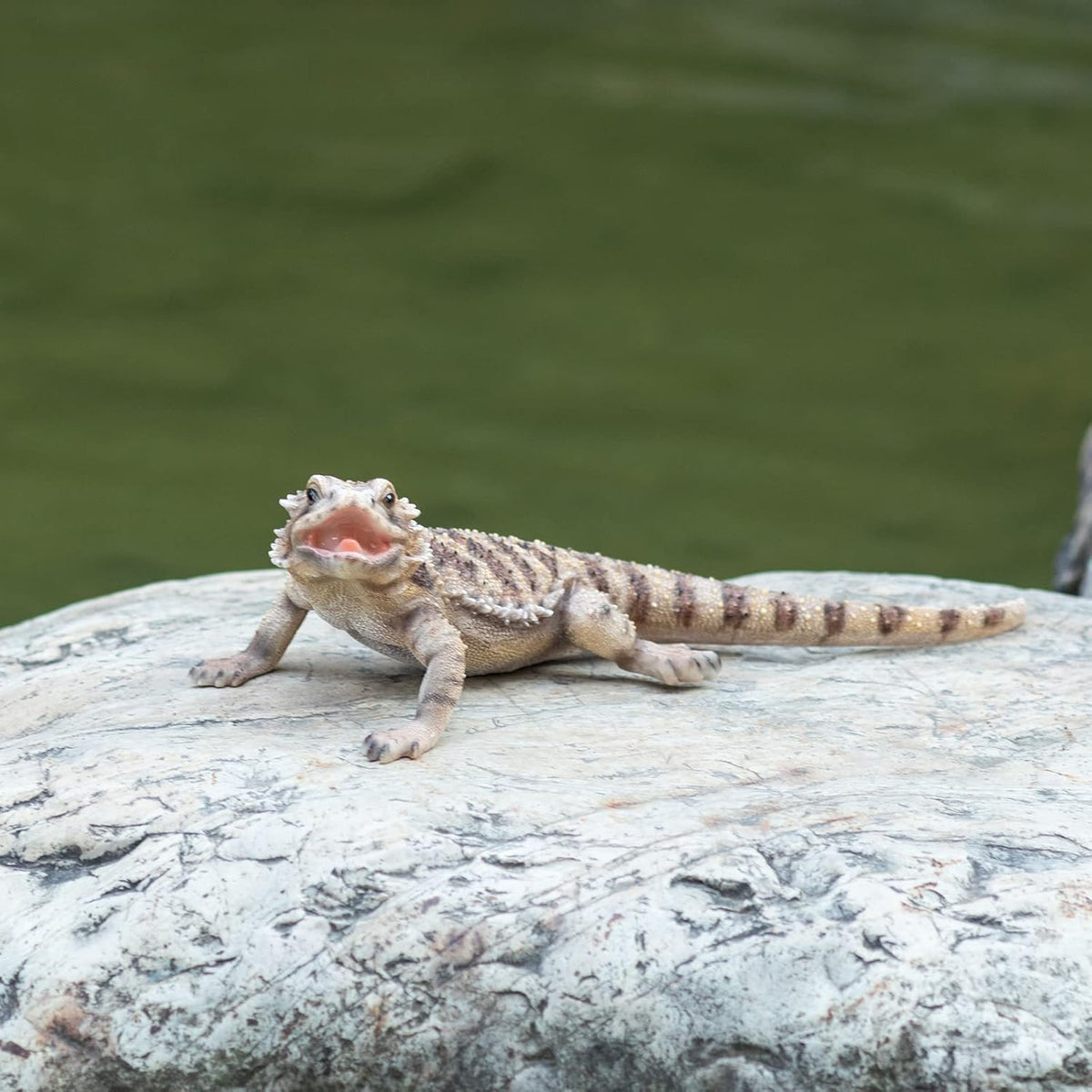 Garden Lizard Statue - Resin Sculpture of Reptiles, Suitable for Outdoor and Courtyard Decoration
