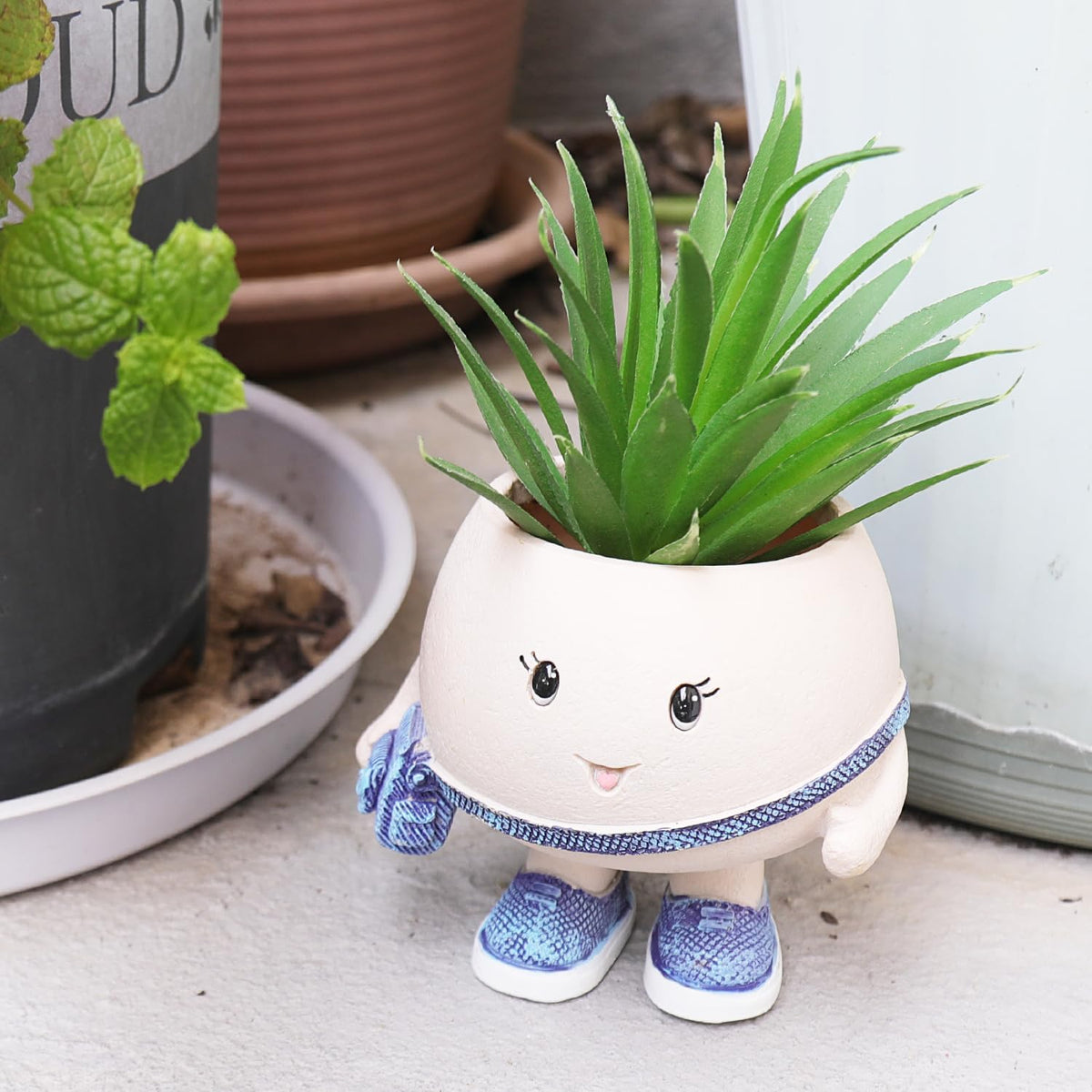 Smily Face Planter Pot with Cute Bag Resin Head Planters for String of Pearls Plant Live Unique