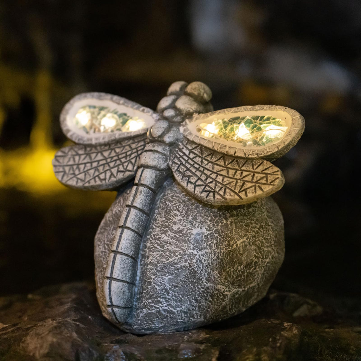 Rezpuao Garden Statue Dragonfly,Solar Dragonfly Decor for Outdoor,Resin Dragonflies Figurine with