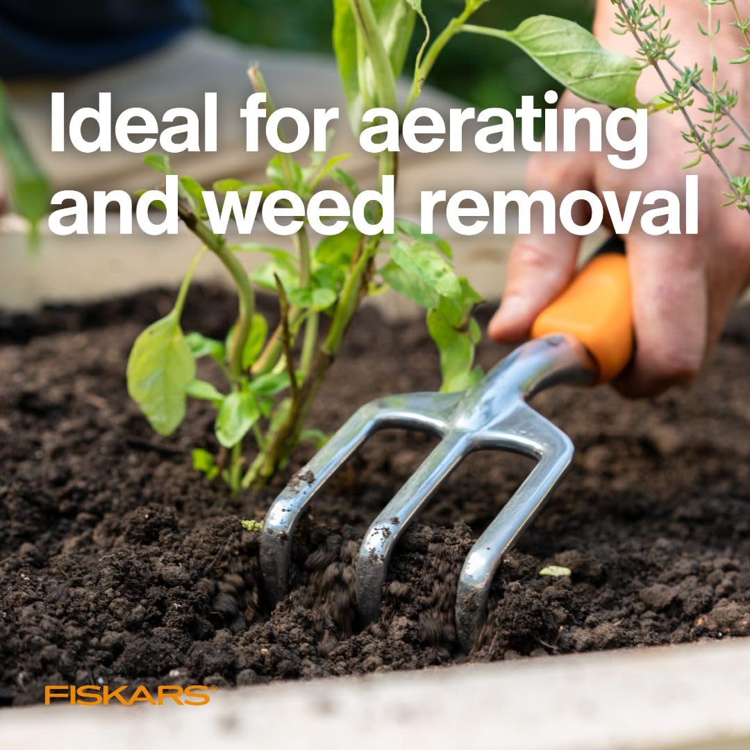 Fiskars Ergo Garden Cultivator, Hand Tool for Digging, Aerating & Weeding
