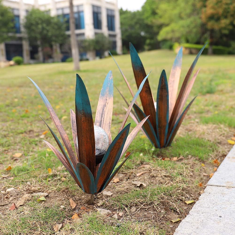 Metal Agave Plant Garden Art, 2 Pack Big Tequila Rustic Sculpture, Rustic Metal Agave Plants Lawn