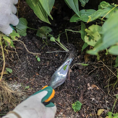 Fiskars Ergo Weeder Tool for Weeding, Heavy Duty Gardening Hand Tool with Ergonomic Handle and