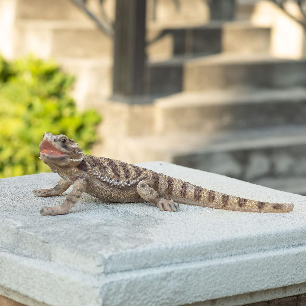 Garden Lizard Statue - Resin Sculpture of Reptiles, Suitable for Outdoor and Courtyard Decoration