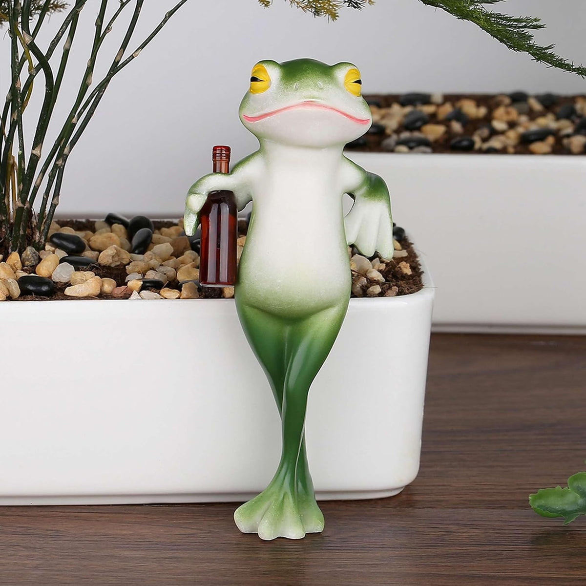 LAIDANLA Miniature Frog Figurines Funny Frog Garden Decor Outdoor Statue Plant Decorations for
