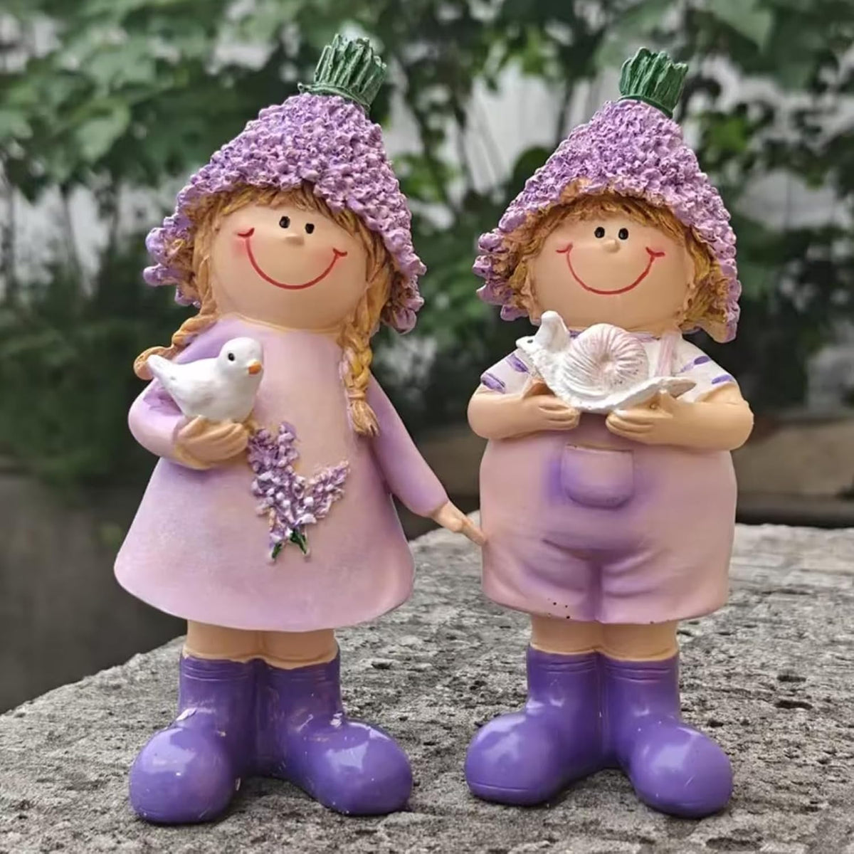 Lavender Outdoor Garden Resin Figurines, Couple Boy and Girl Statues, for Outdoor Patio Lawn Garden