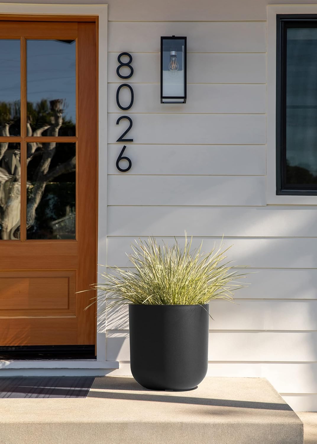 Veradek Round Black Plastic Planter Pots for Indoor/Outdoor Garden Use, with Drainage Holes