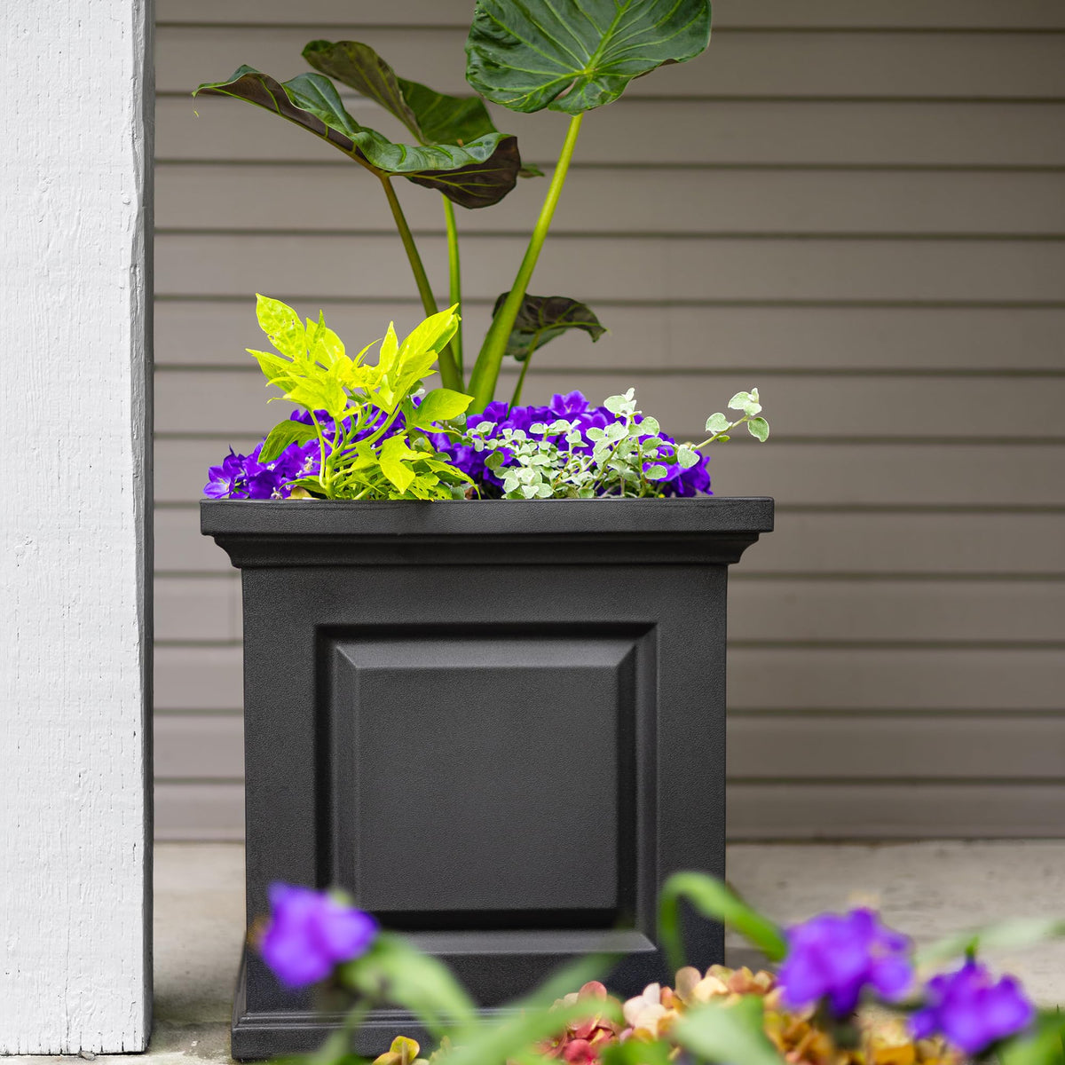 Mayne Nantucket 20in Self-Watering Square Planter, Black