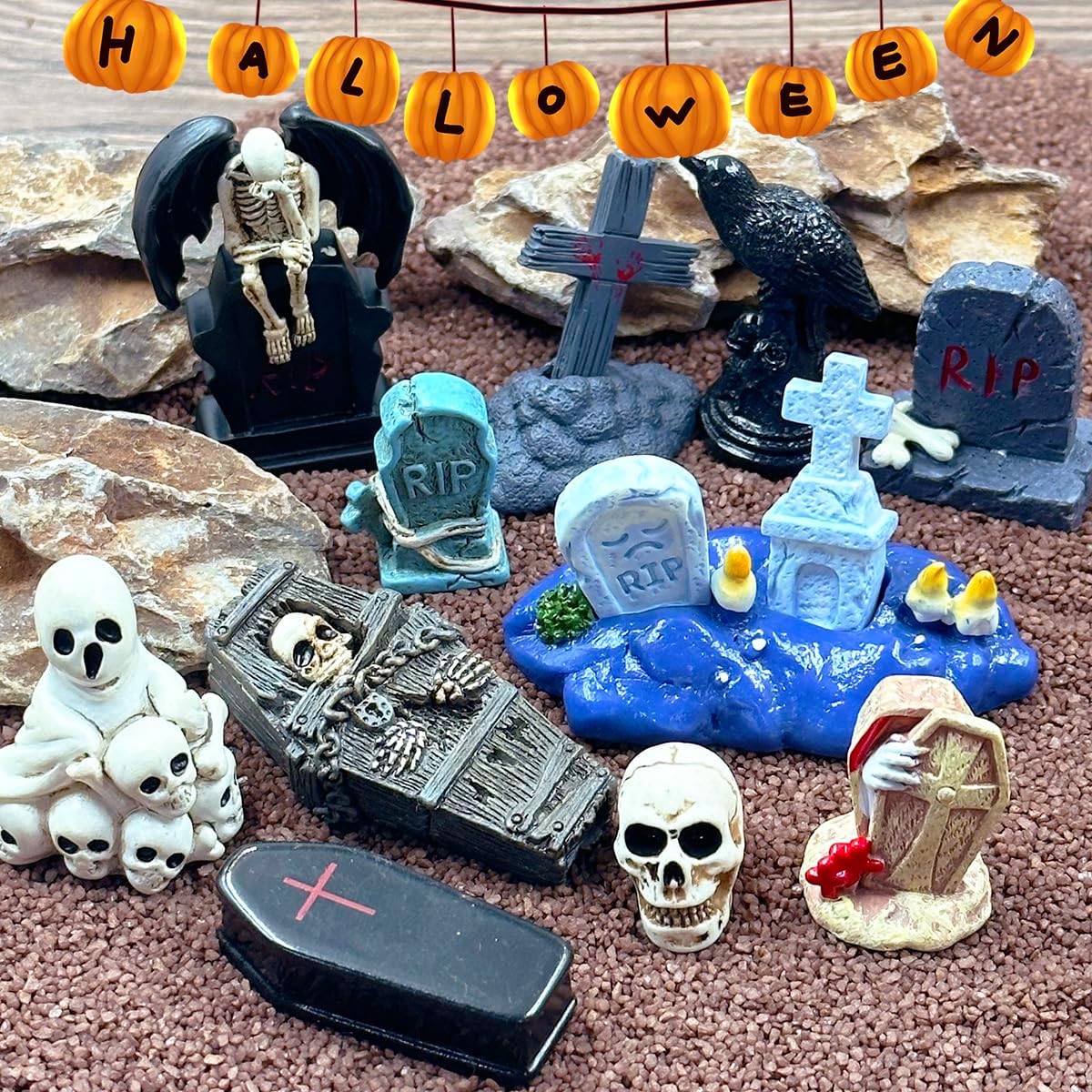 Suartus Halloween Miniature Figurines - 20 Resin Ghost Tombstones Skull Heads Scene Ornaments