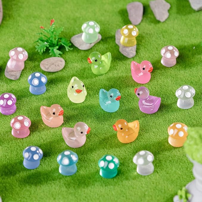 140Pcs Glow-in-The-Dark Mini Resin Animal Figurines Miniature Figures Glowing in The Dark Garden