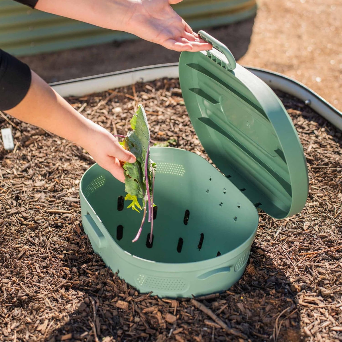 Vego Garden In-Ground Worm Composter Outdoor Farm Compost Bin 7 Gallons BPA-Free Composting System