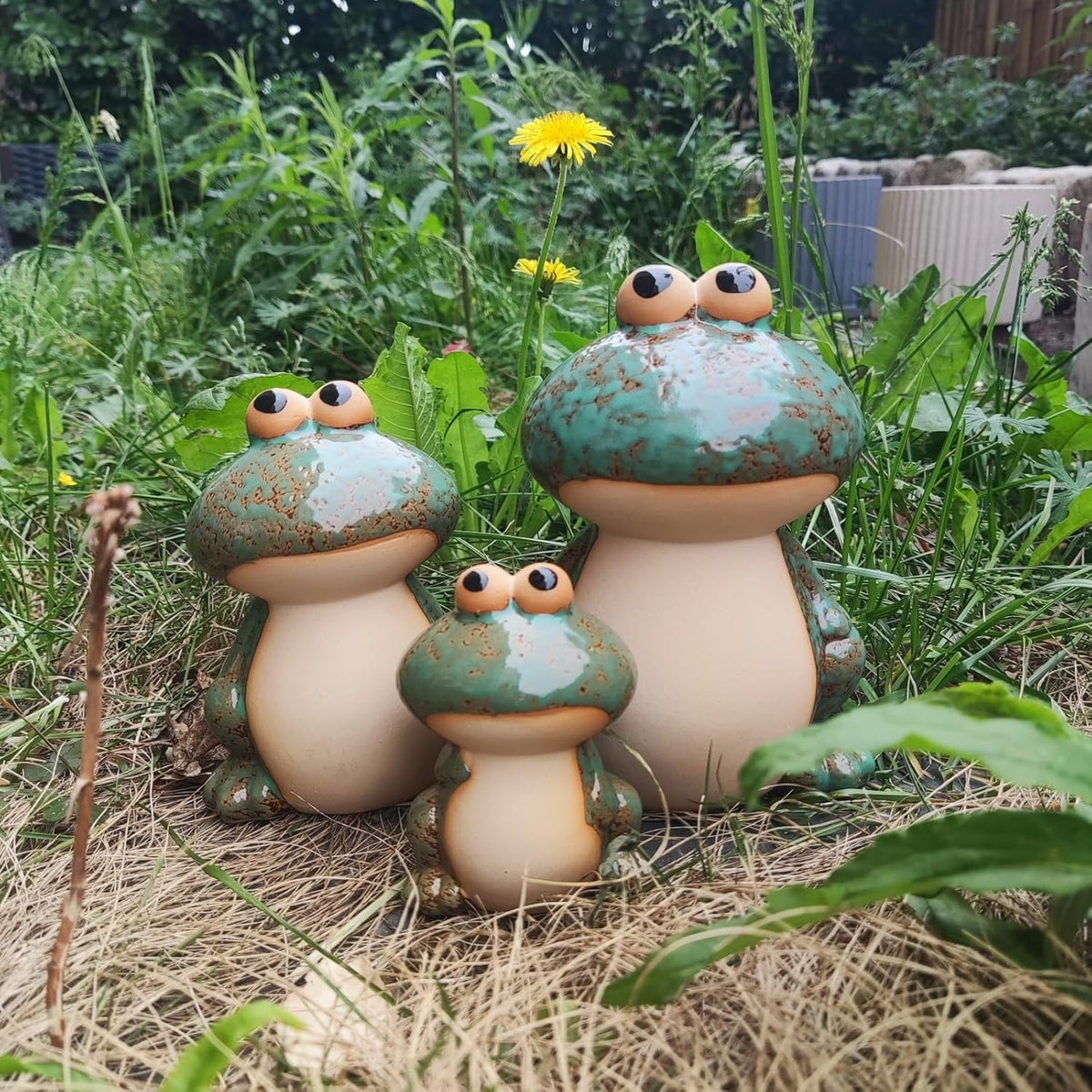Frog Statues for Garden, Ceramic Frog Garden Decor for Outside, Cute Outdoor Yard Decorations Set