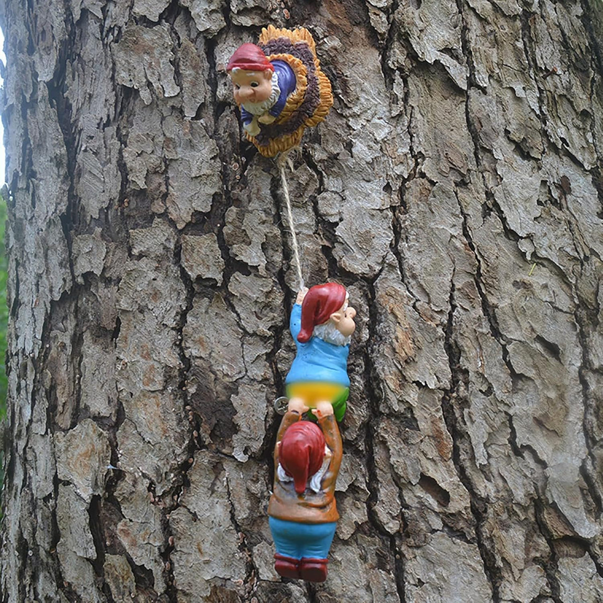 Outdoor Garden Gnome Climbing Rope Statue,Garden Gnomes Statue, Resin Garden Tree Hugger Outdoor