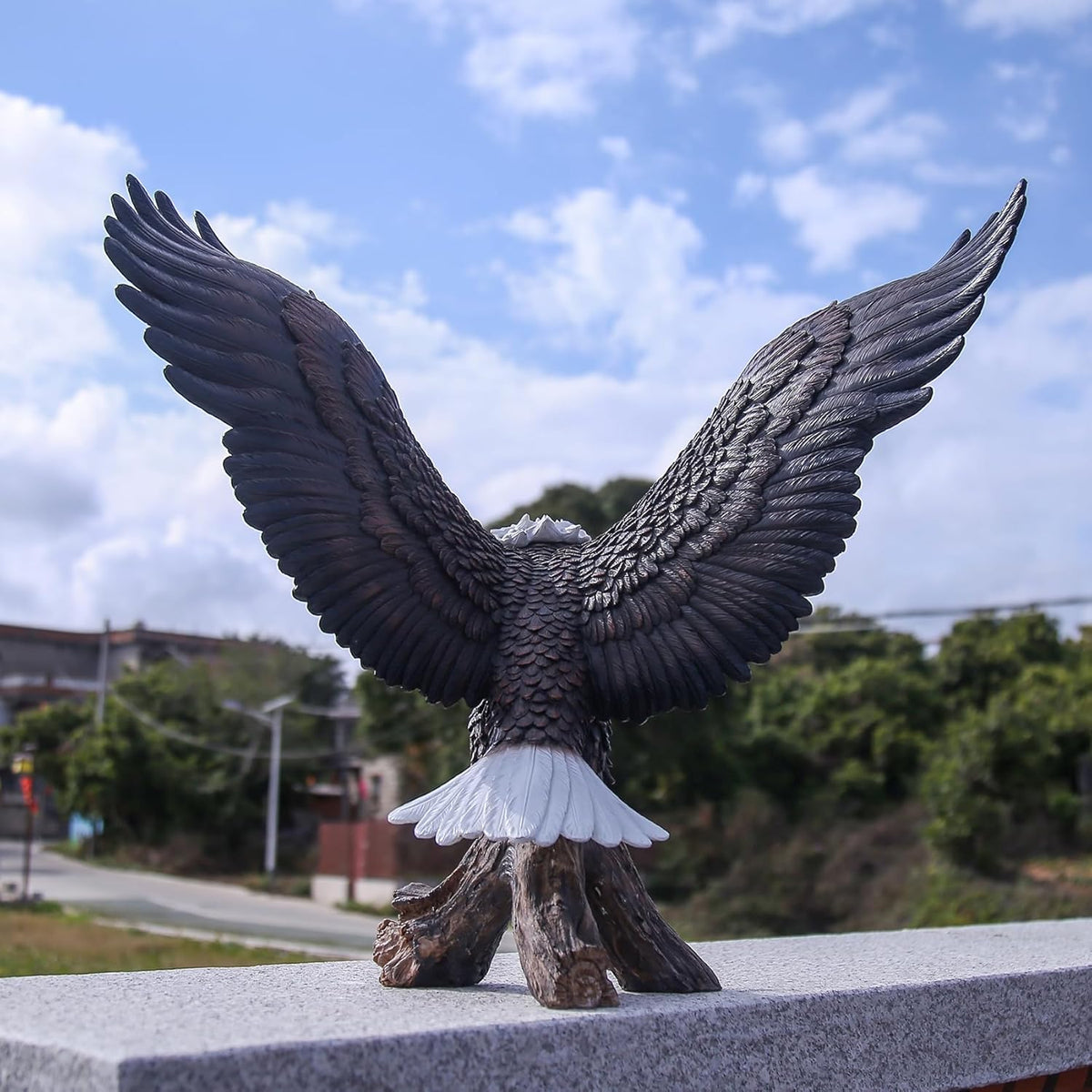 Magnificent Bald Eagle Statue - Durable Resin Outdoor Garden Sculpture & Yard Art Decor for Lawn