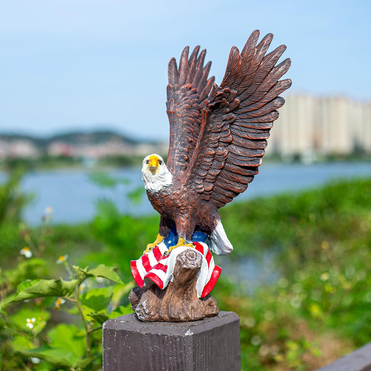 15.35in Majestic Lifelike Bald Eagle Statue - Durable Resin Garden Sculpture for Outdoor Lawn