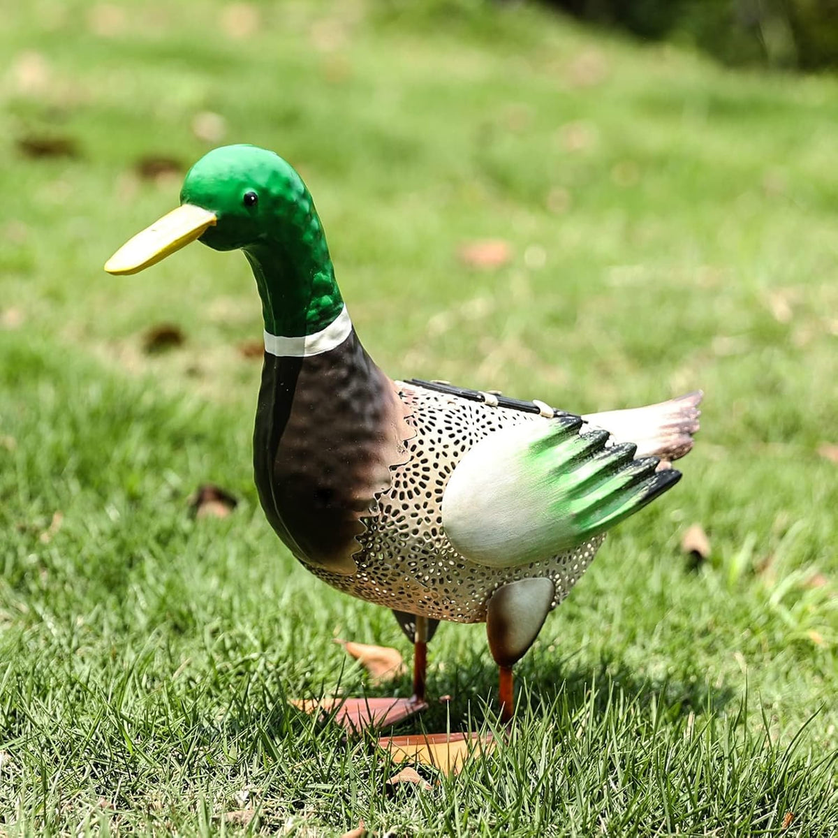 Solar Ducks Outdoor Statue ，Metal Duck Garden Decor ，Lawn Animal Statue Mallard Duck Art ，Gifts for