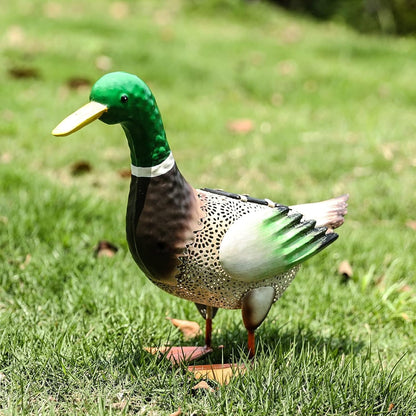 Solar Ducks Outdoor Statue ，Metal Duck Garden Decor ，Lawn Animal Statue Mallard Duck Art ，Gifts for