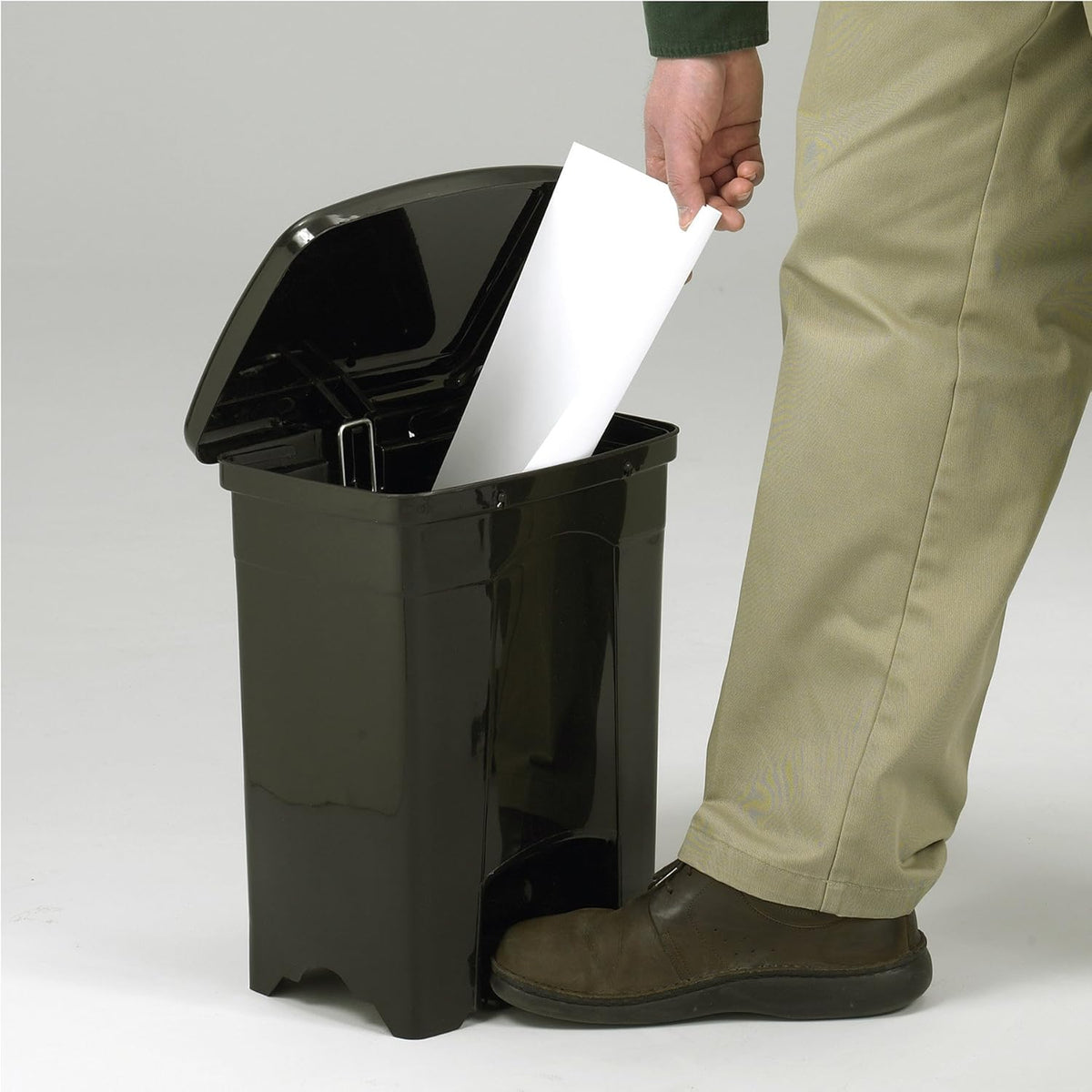 Safco Step On Plastic Trash Can with Foot Pedal, 4 Gallon Garbage Can for Kitchen, Bedroom, Office
