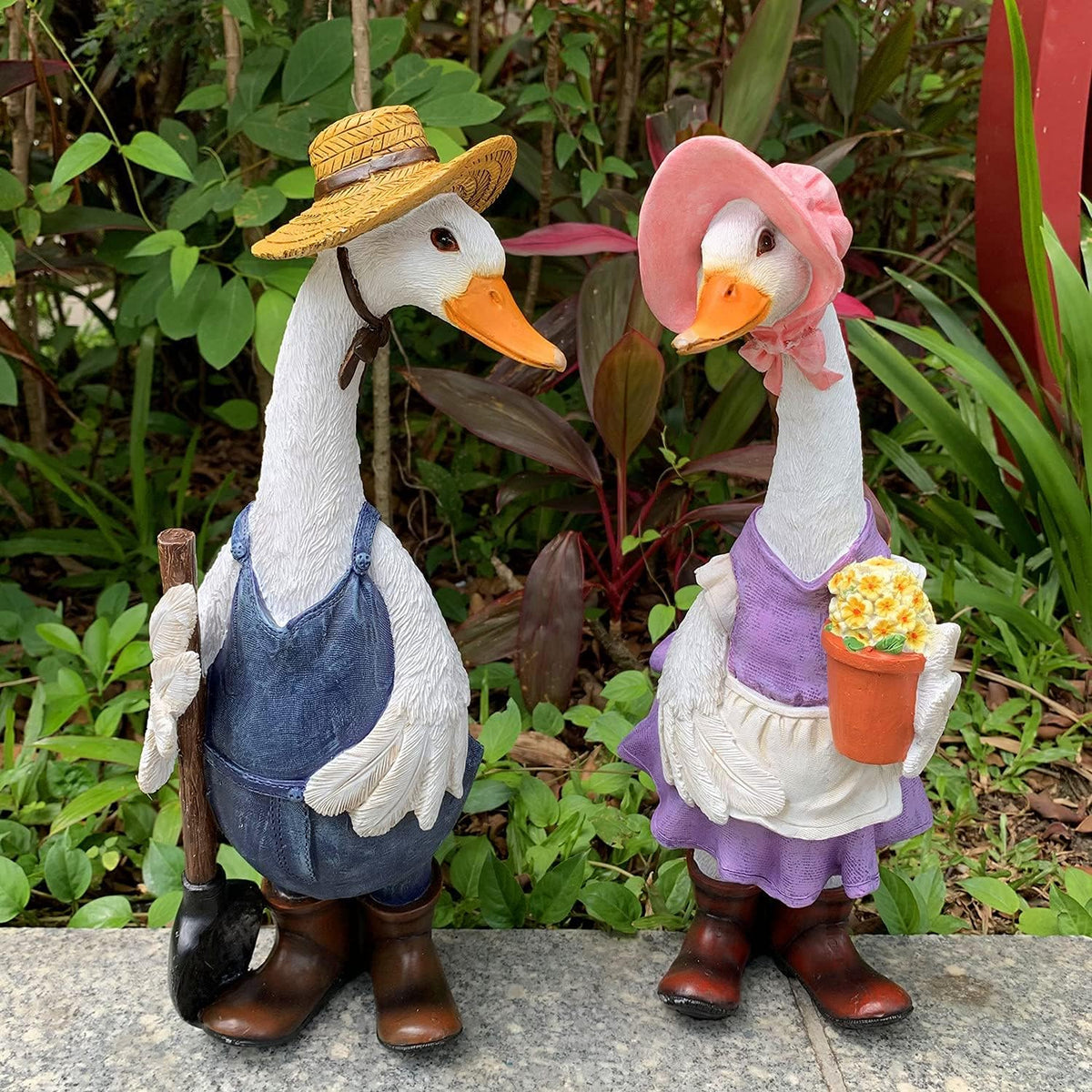 iRonrain Garden Statues Gardener Couple Duck, Indoor Outdoor Decorations Cute Ducks Art Décor Goose