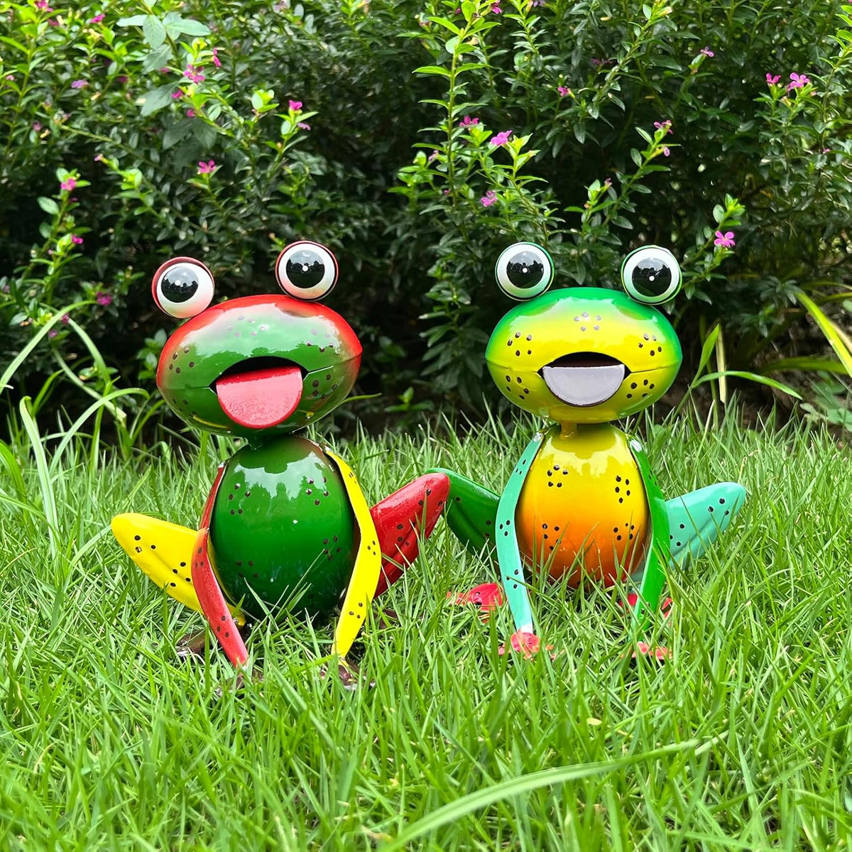 Metal Garden Decor Yard Art for Outside Set of 2 Cute Small Frogs Lawn Patio Ornaments Backyard