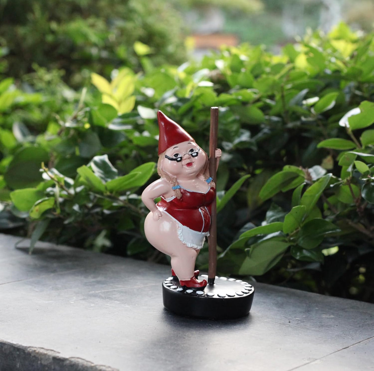 Steel Pipe Dancers Dwarf，Gnome Garden Decorations Resin Statue Outdoor Statue Lawn Yard Balcony