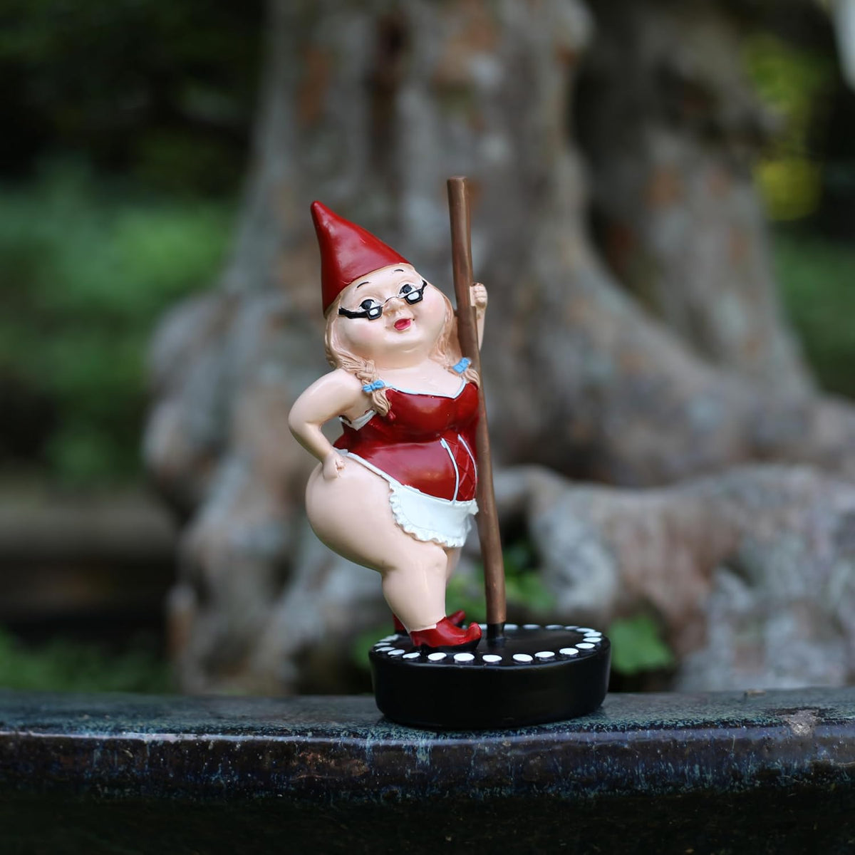 Steel Pipe Dancers Dwarf，Gnome Garden Decorations Resin Statue Outdoor Statue Lawn Yard Balcony