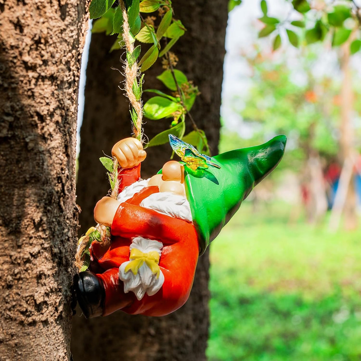 Hanging Gnome Garden Statue Climbing Garden Gnomes Lady with Butterfly Decoration Tree Hugger for