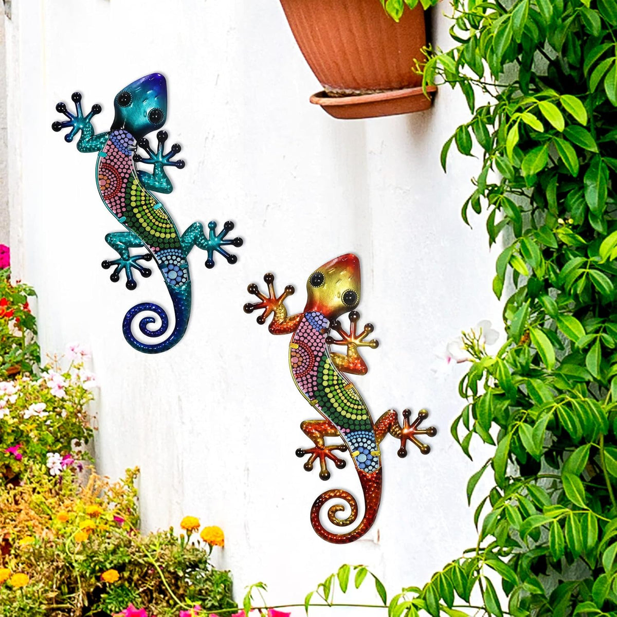 HONGLAND Metal Gecko Wall Art 2 Pack 15 Inch Lizard Outdoor Decor Hanging Glass Sculpture