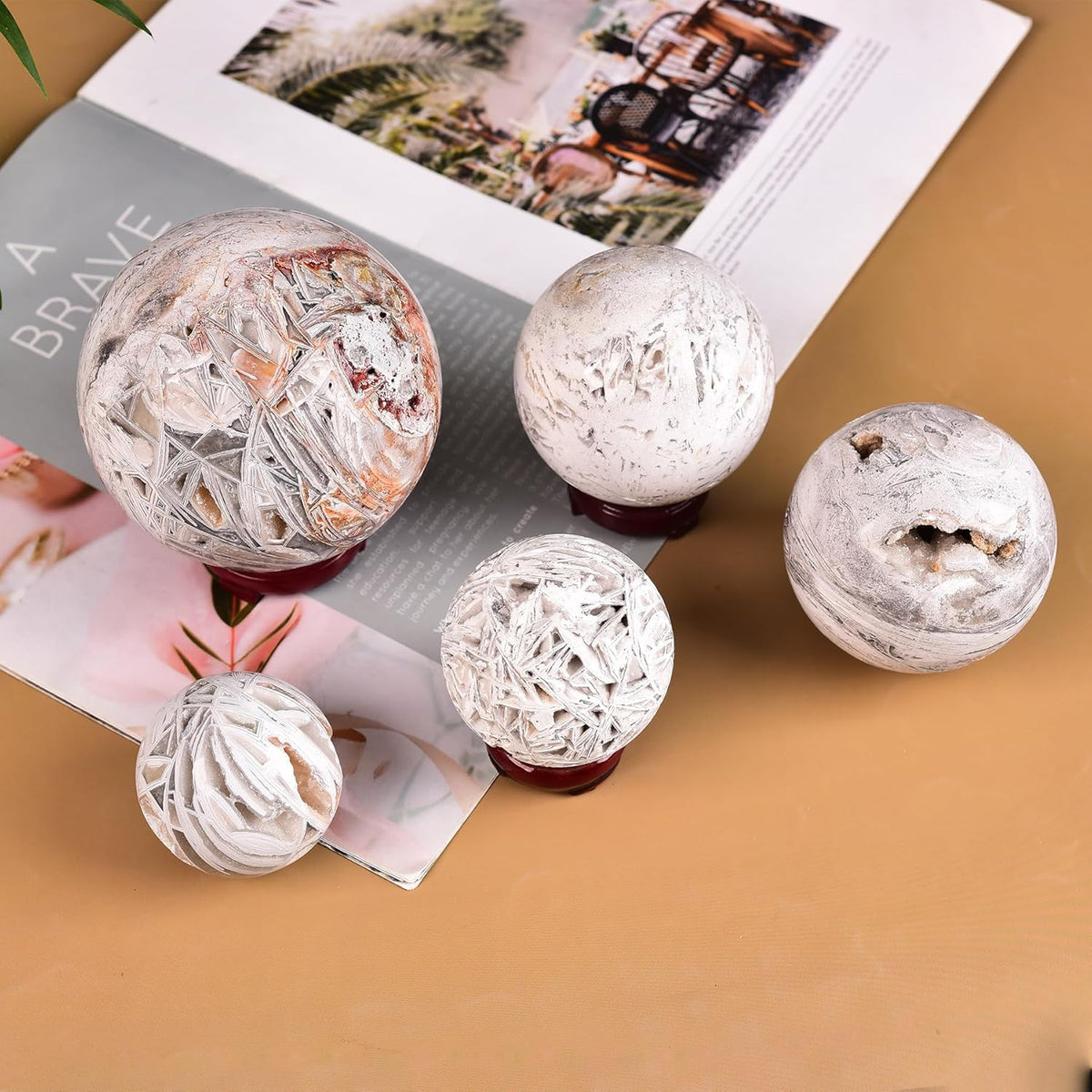 JIC Gem Natural Mexican White Agate Crystal Sphere Crystal Decorative Ball with Wooden Stand
