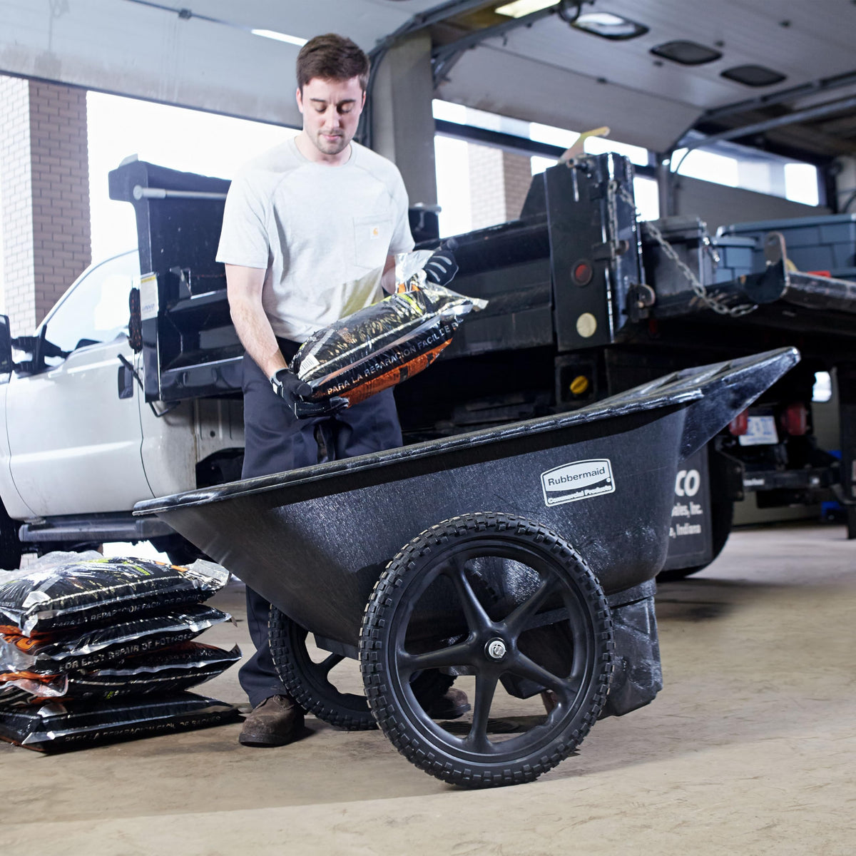 Rubbermaid Commercial Products 8.75 Cubic Foot, All-Weather, Big-Wheel Cart/Yard Cart/Lawn