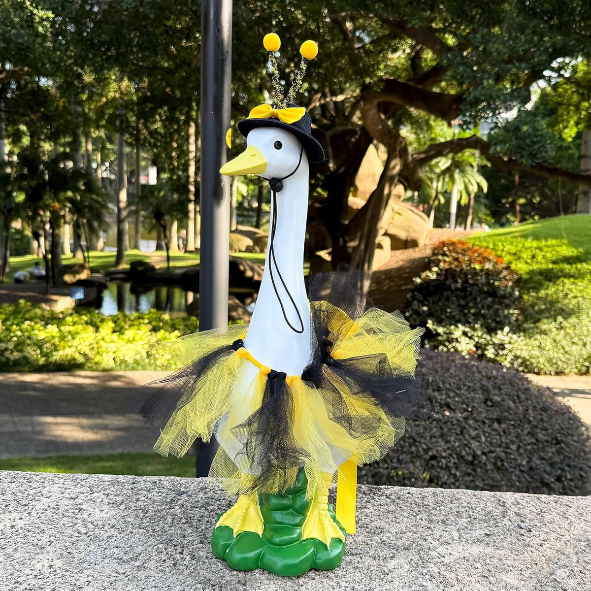 Porch Goose Outfits Garden Statue-Large Goose Statue with Bee Halloween Set Indoor/Outdoor Resin