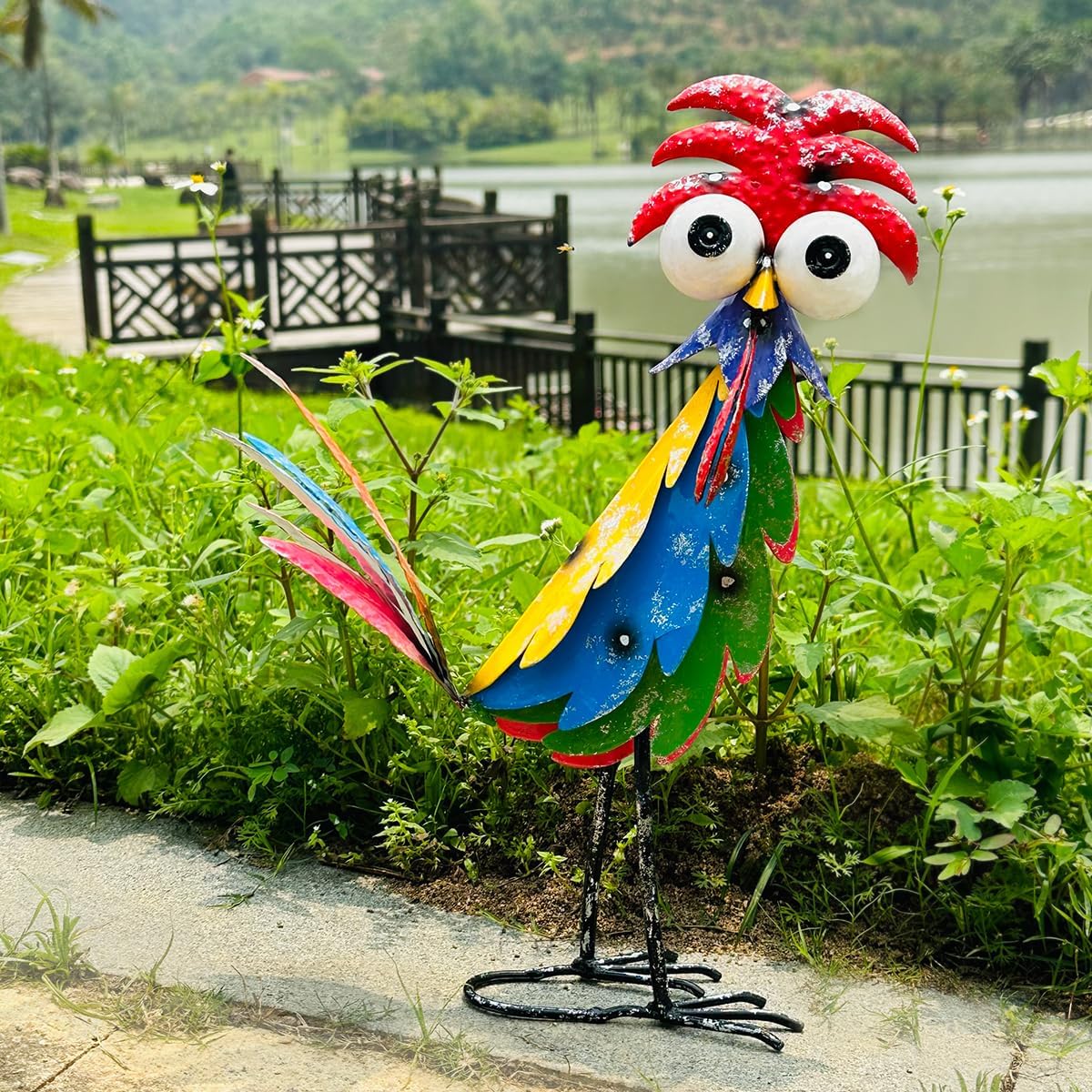 Natelf Outdoor Wacky Metal Rooster Yard Statue Decoration Roosters Decor Garden Statues Chicken