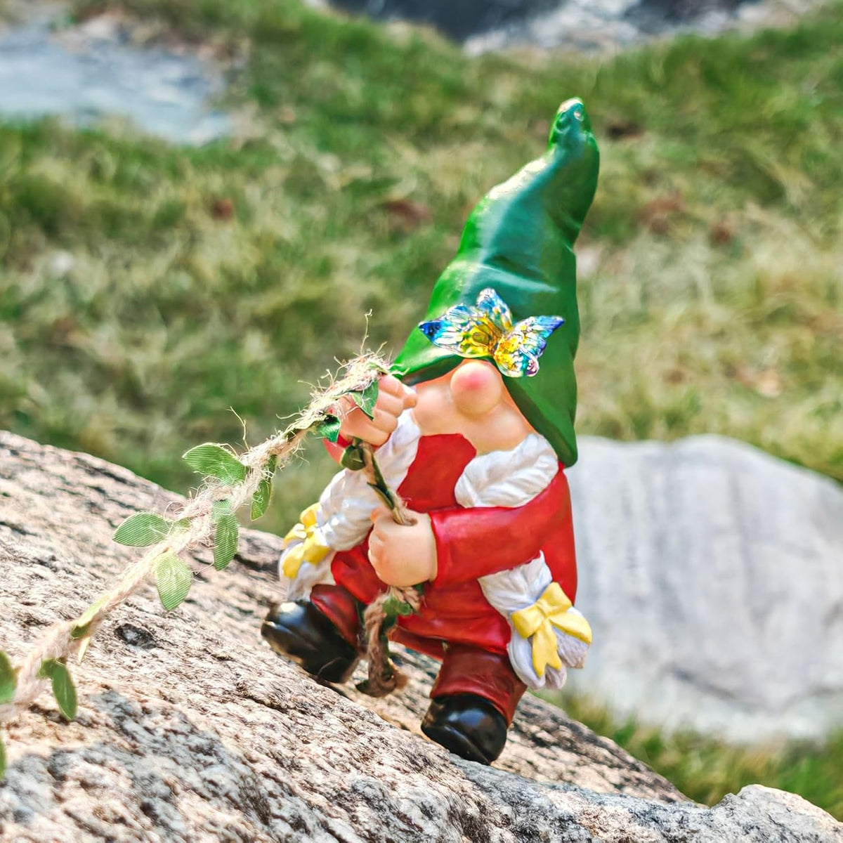 Hanging Gnome Garden Statue Climbing Garden Gnomes Lady with Butterfly Decoration Tree Hugger for