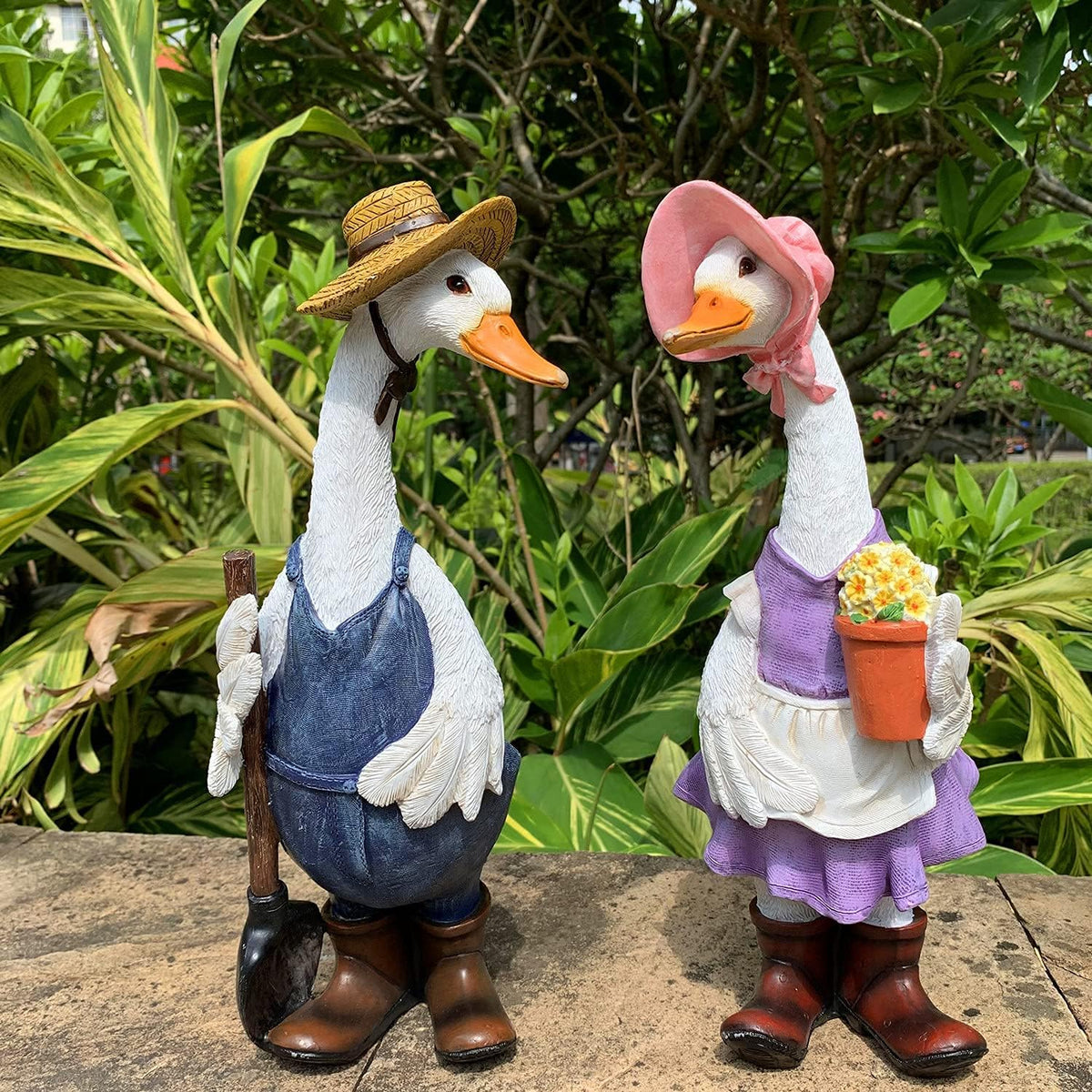iRonrain Garden Statues Gardener Couple Duck, Indoor Outdoor Decorations Cute Ducks Art Décor Goose